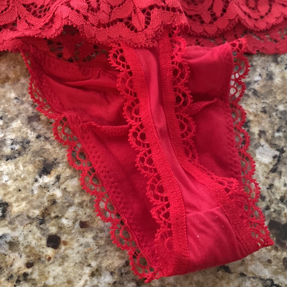 NWT Victoria’s Secret body by Victoria red thong - Picture 8 of 8